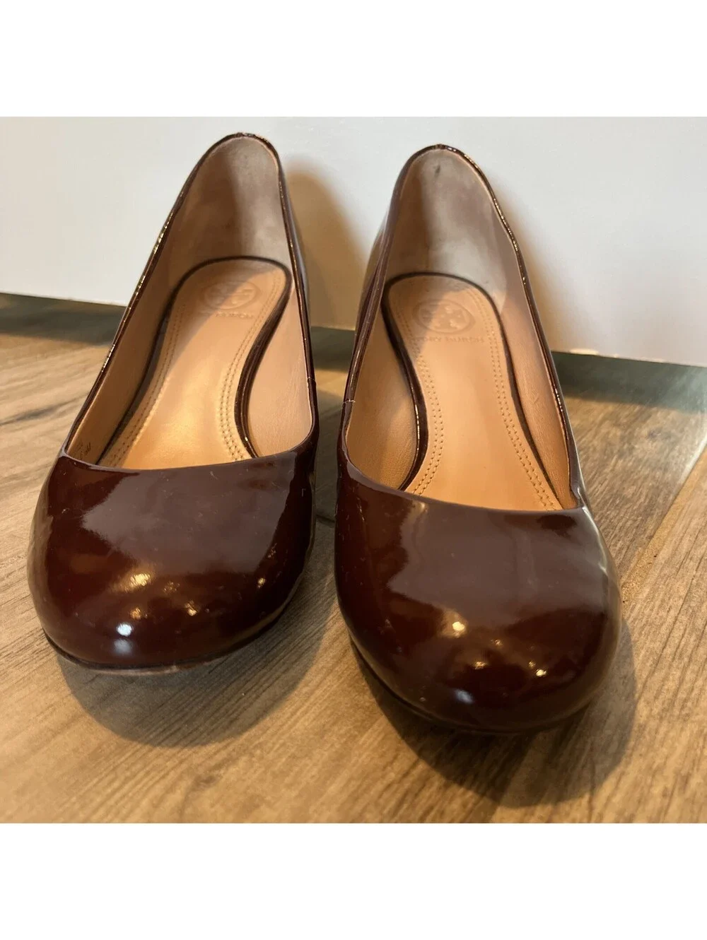 TORY BURCH ASTORIA MAROON RED WEDGE PUMP HEELS SIZE 6.5M